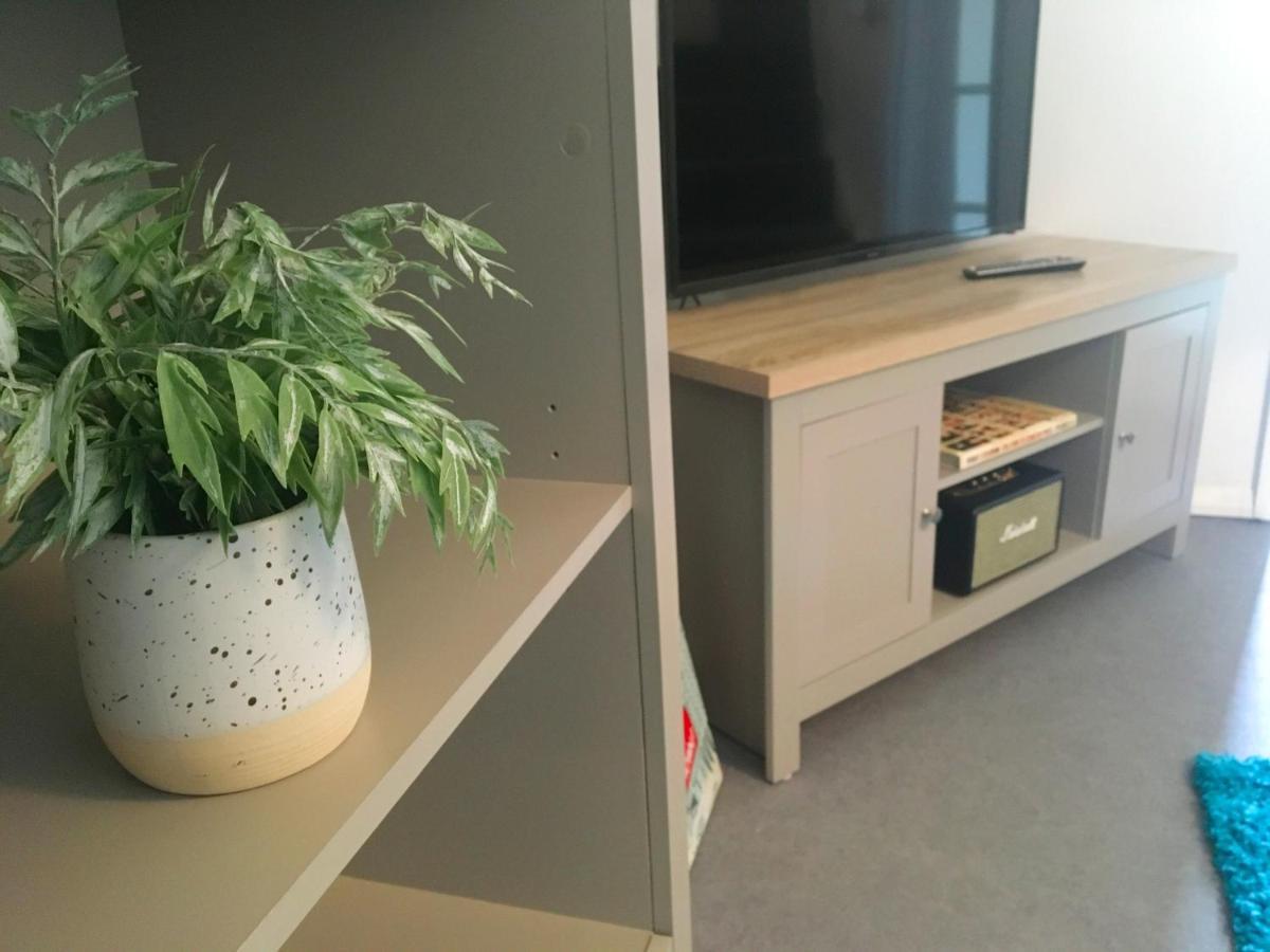2 Bedroom Private House Near Bedford Town And Train Station بيدفورد المظهر الخارجي الصورة