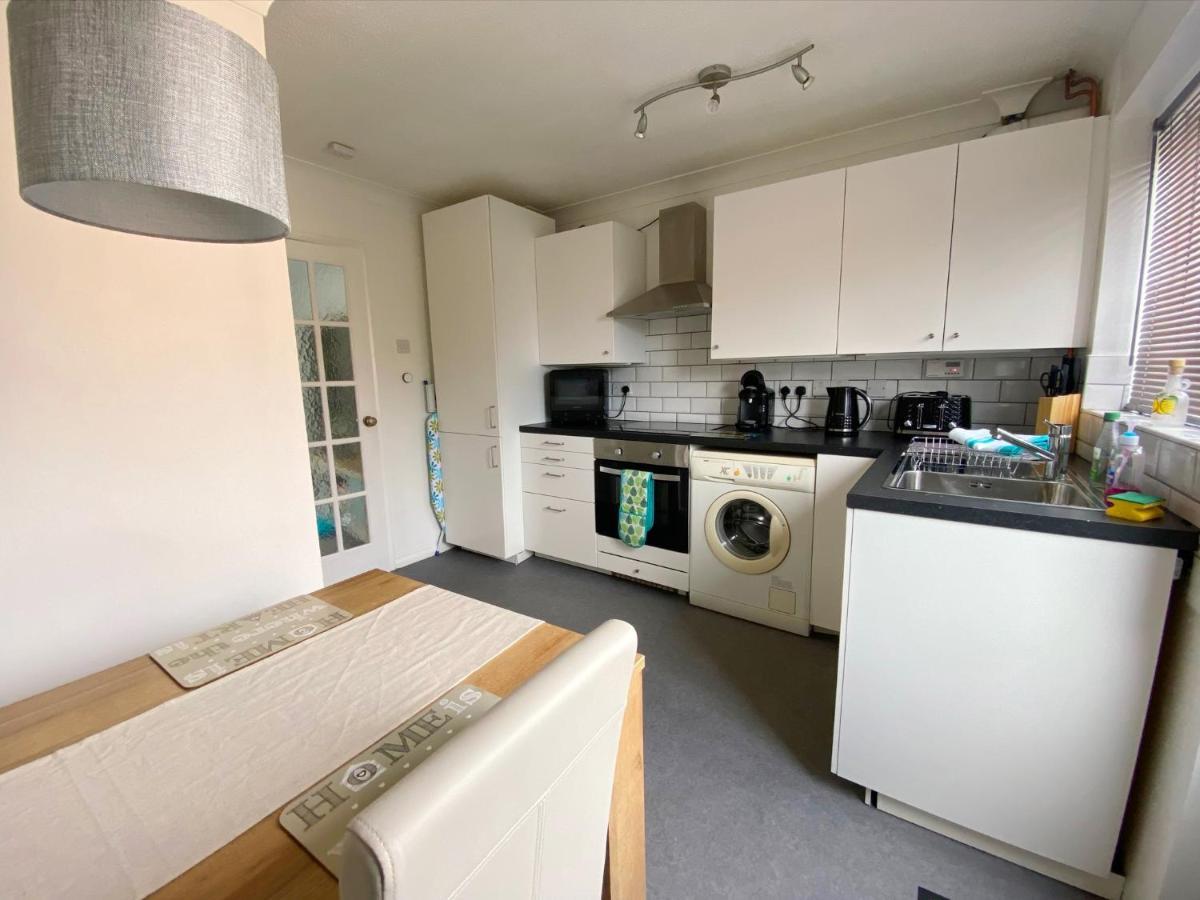 2 Bedroom Private House Near Bedford Town And Train Station بيدفورد المظهر الخارجي الصورة