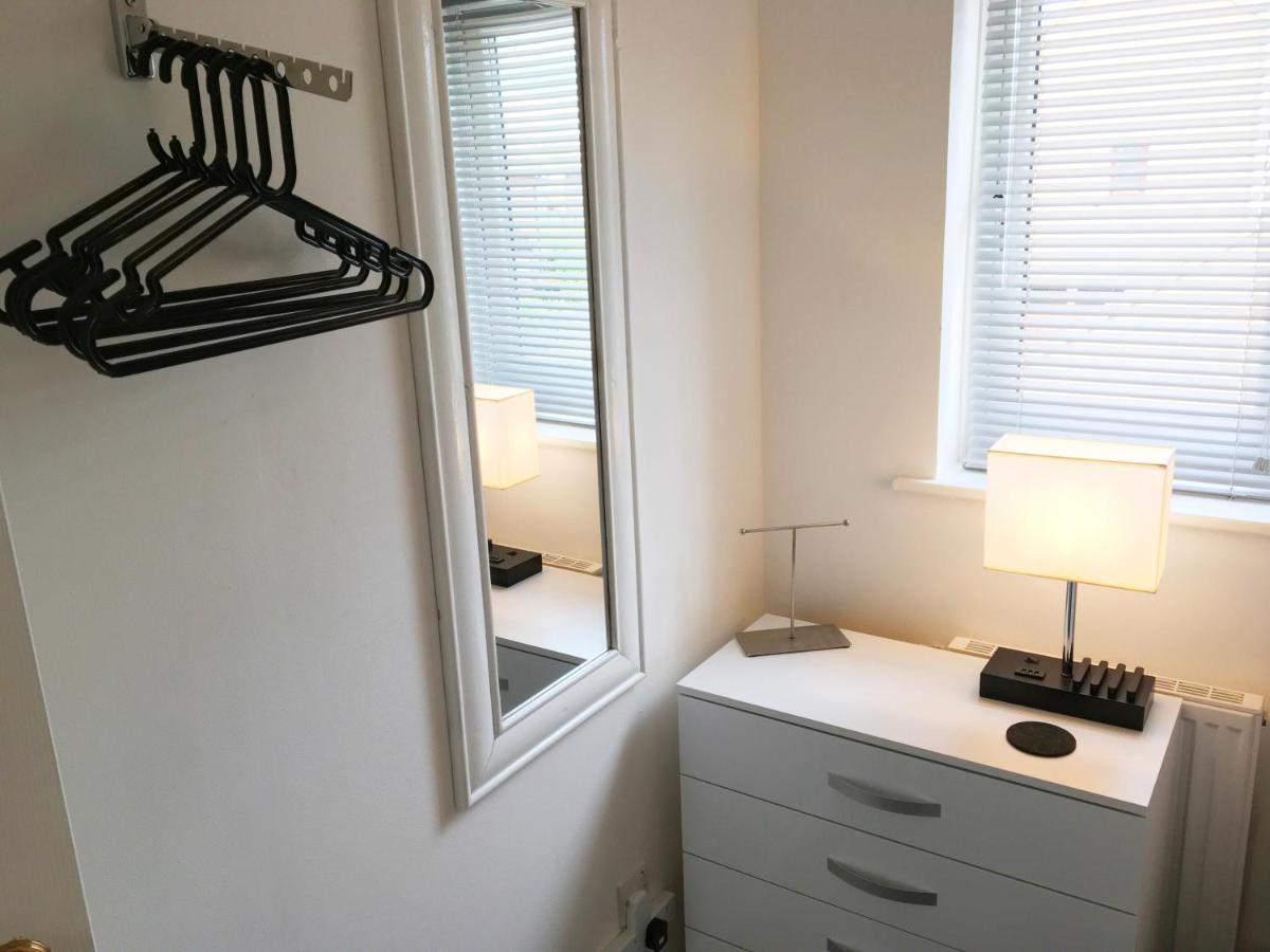 2 Bedroom Private House Near Bedford Town And Train Station بيدفورد المظهر الخارجي الصورة