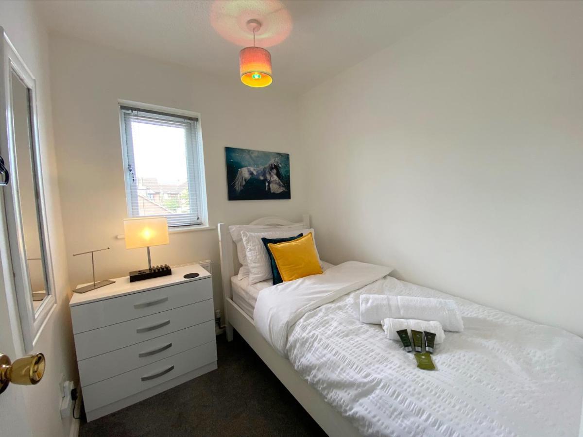 2 Bedroom Private House Near Bedford Town And Train Station بيدفورد المظهر الخارجي الصورة
