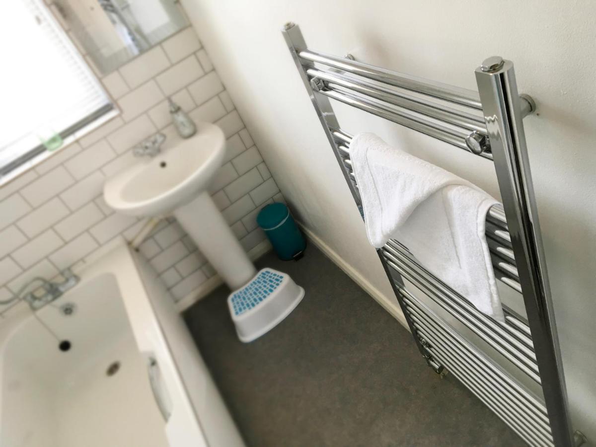 2 Bedroom Private House Near Bedford Town And Train Station بيدفورد المظهر الخارجي الصورة